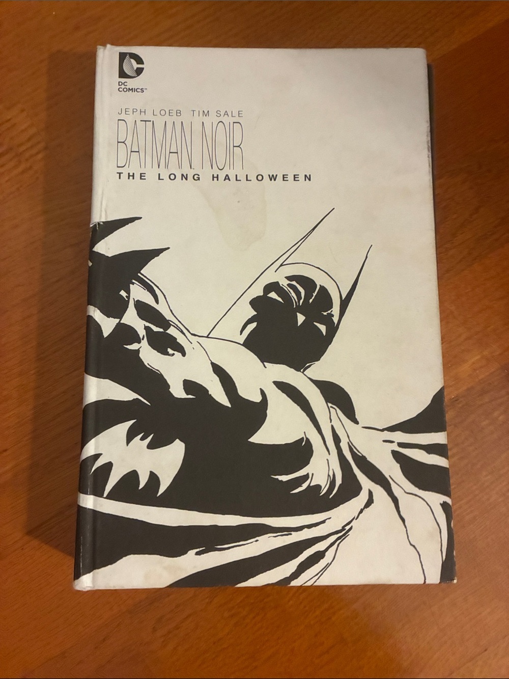 DC Comics Batman Noir Hardcover in Black & White the long Halloween